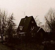 [a picture of a Dutch house]
