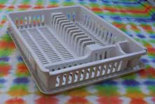 [rack for washed dishes etc. to let water drip off]