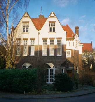 [a picture of a Dutch house]