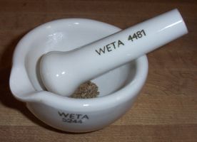 [mortar and pestle]