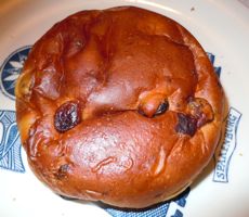 ['raisin bread roll']