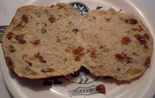 ['raisin bread roll']
