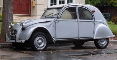 [Citroeën 2CV real]