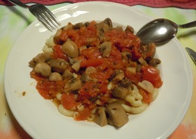 [macaroni, pasta sauce]