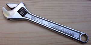 [adjustable wrench]