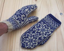 [woollen mitts]